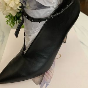 Jessica Simpson Black 4inch heel bootie w/spike sexy ankle strap